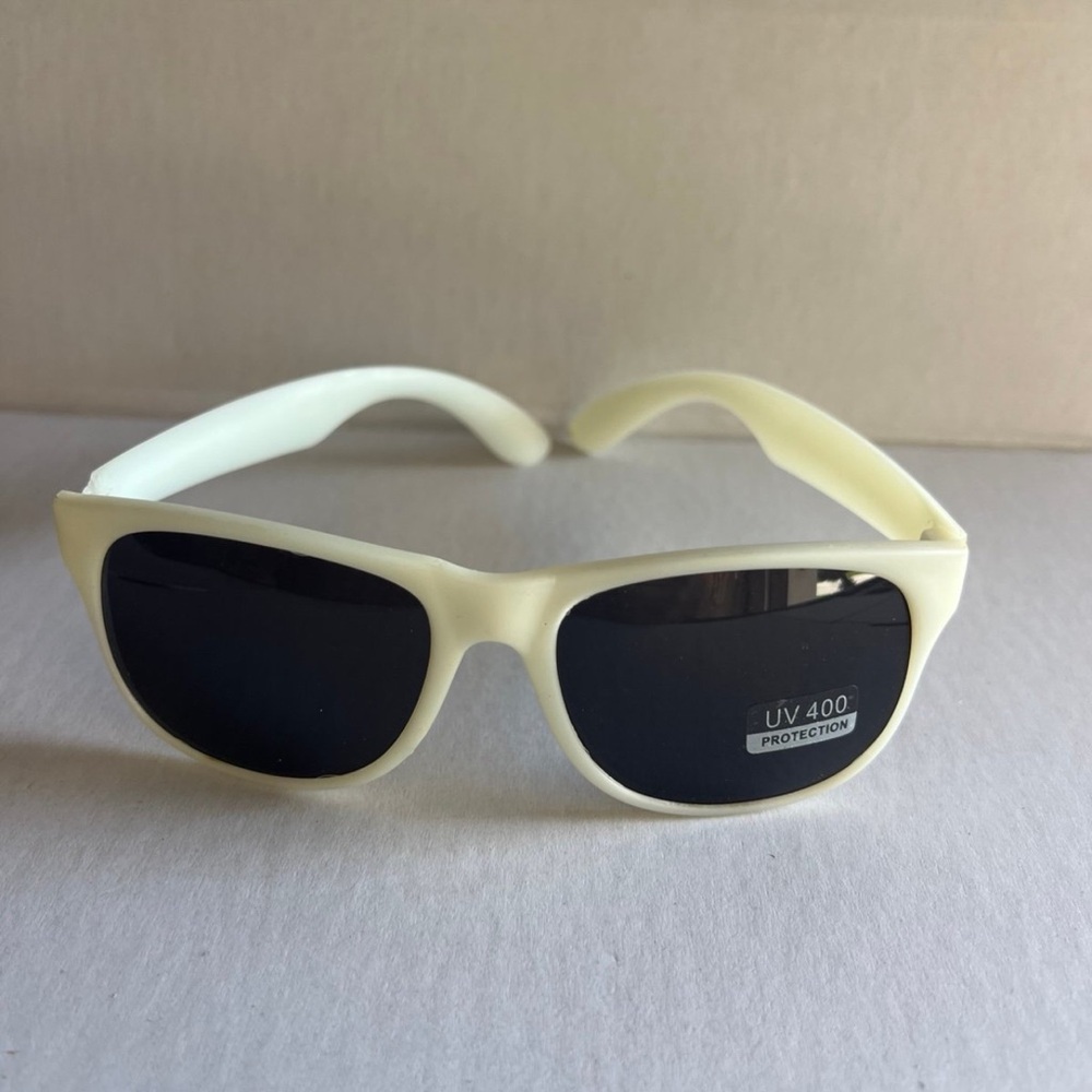 Wayfarer Sunglasses Glow in The Dark Frame Tinted Lens New UV 400